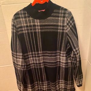 Issac Mizrahi tunic sweater grey and white 1X